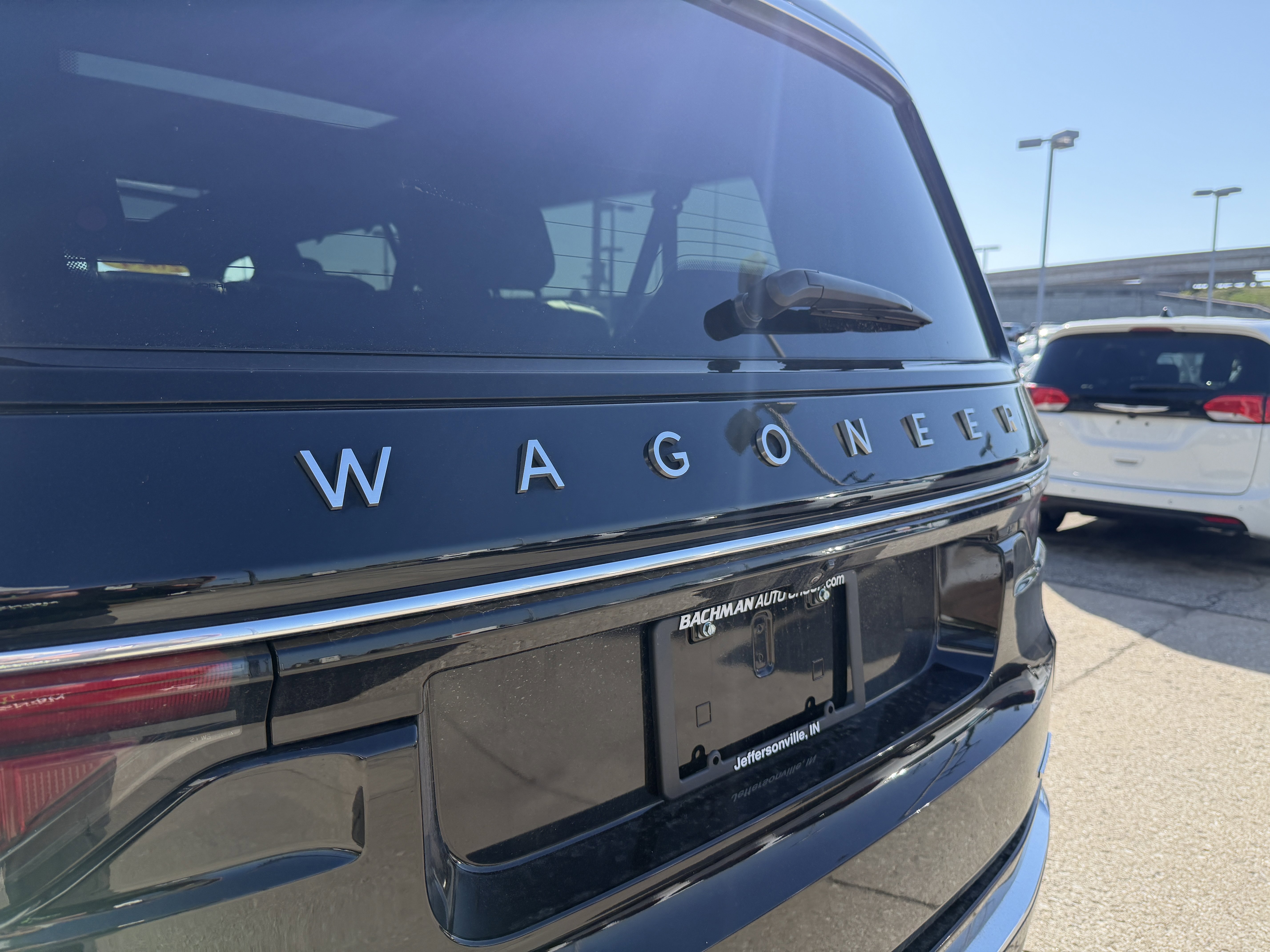 Used 2024 Jeep Wagoneer L Series III w/ Premium Group I image 8