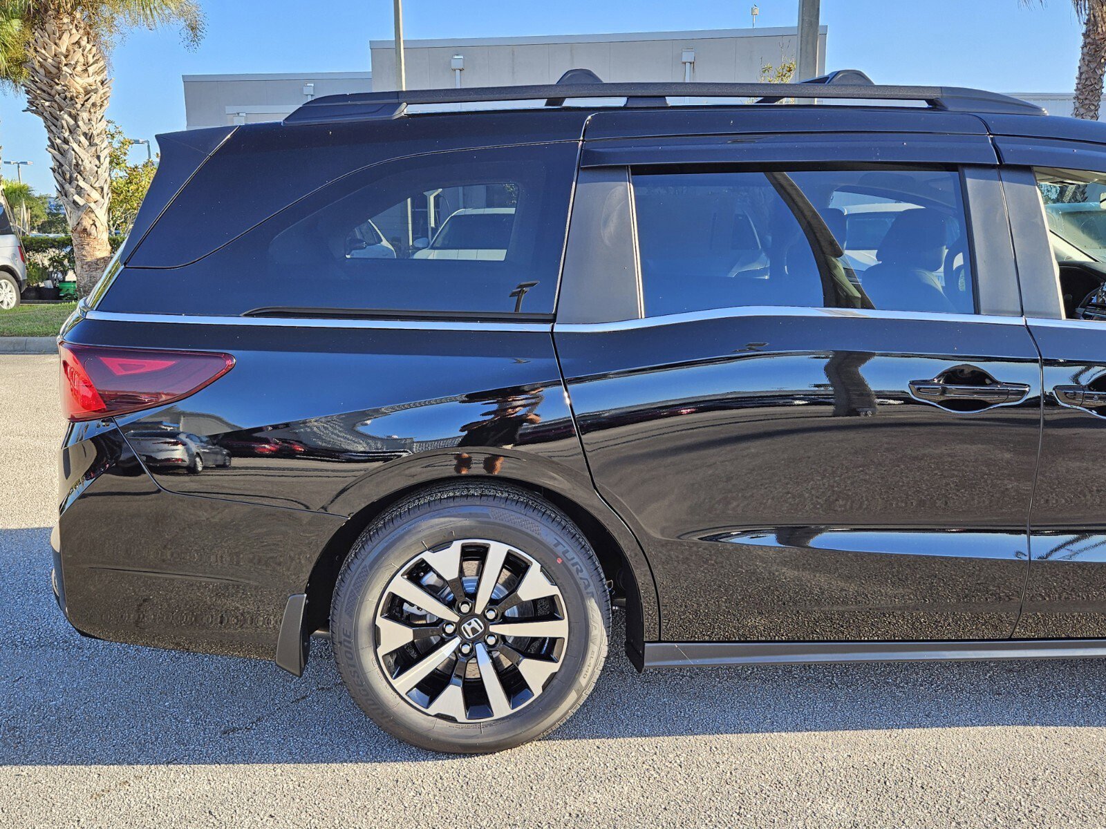 New 2026 Honda Odyssey EX-L image 4