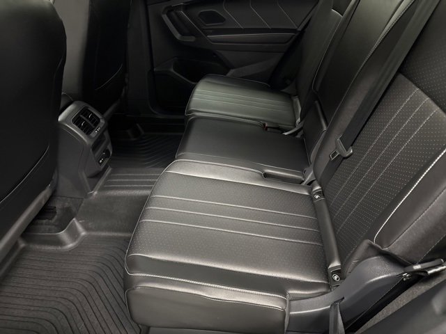 Used 2024 Volkswagen Tiguan SE R-Line image 18