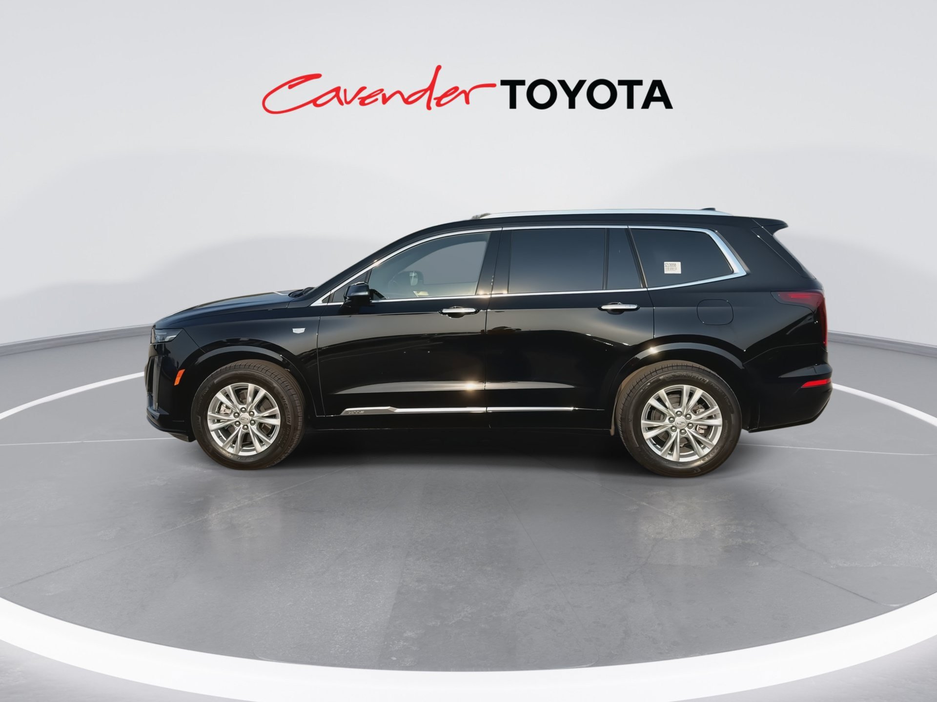 Used 2025 Cadillac XT6 Luxury FWD image 5