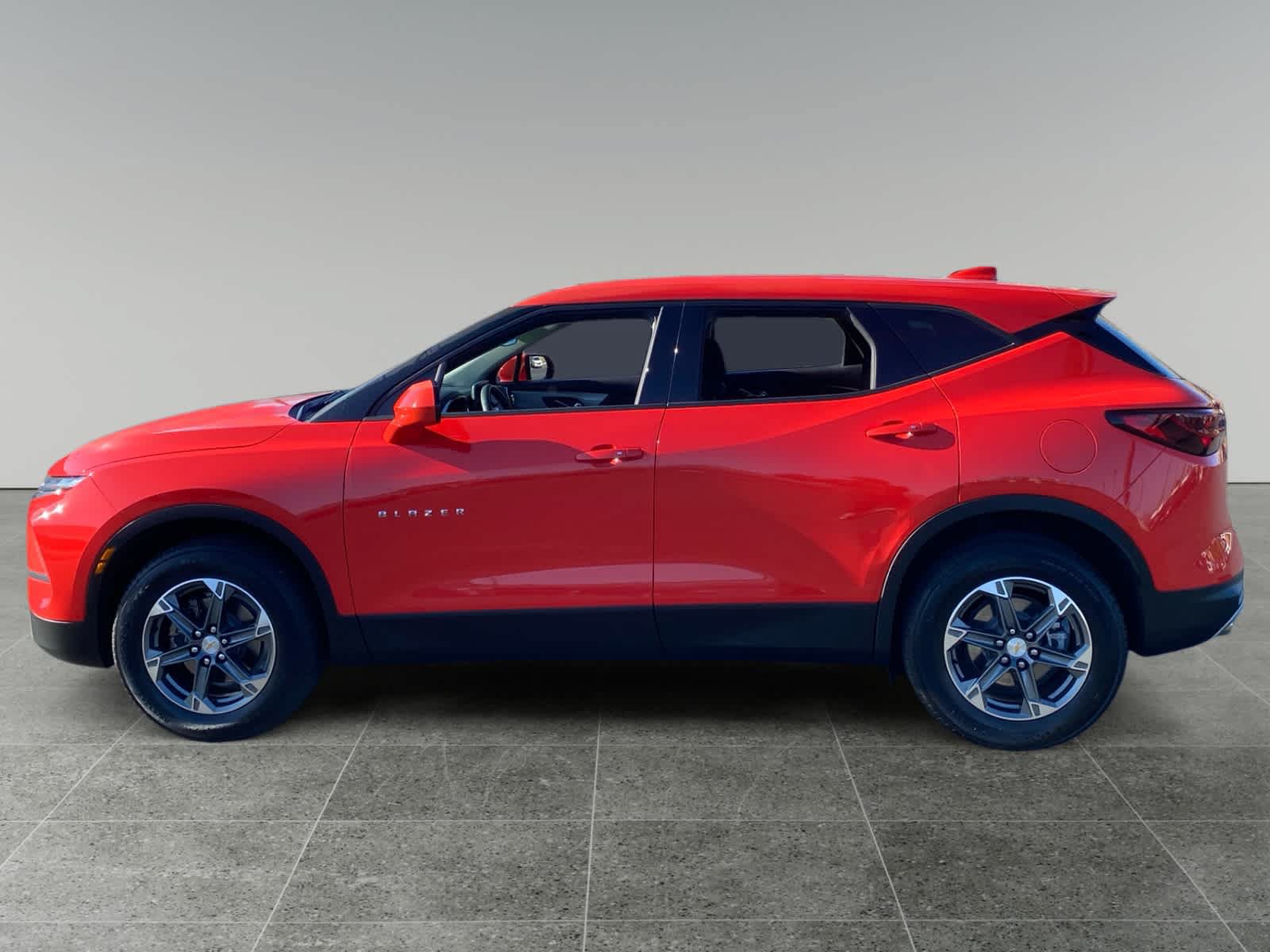 Used 2025 Chevrolet Blazer LT FWD image 2