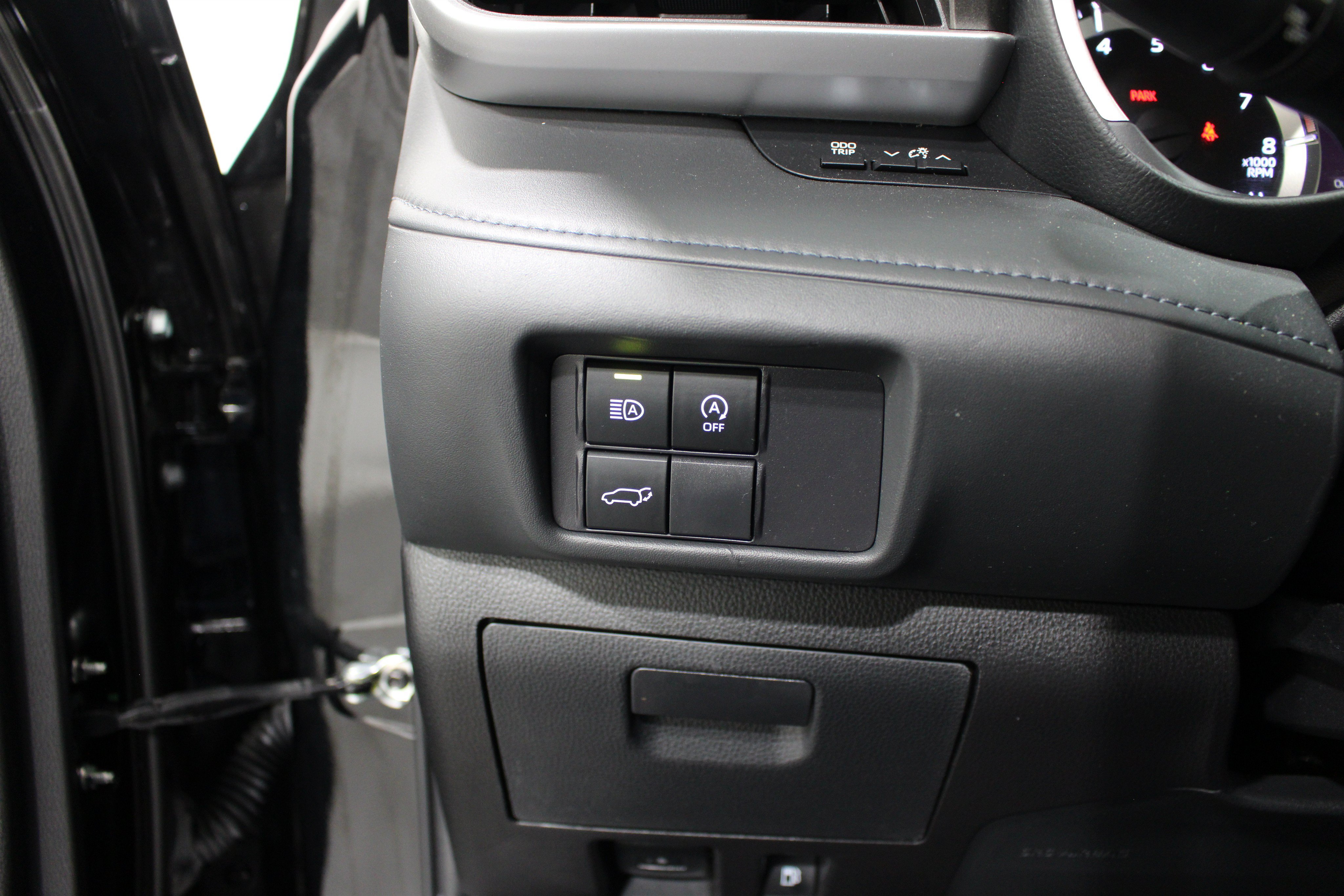 Used 2024 Toyota Highlander XLE AWD/4WD image 8