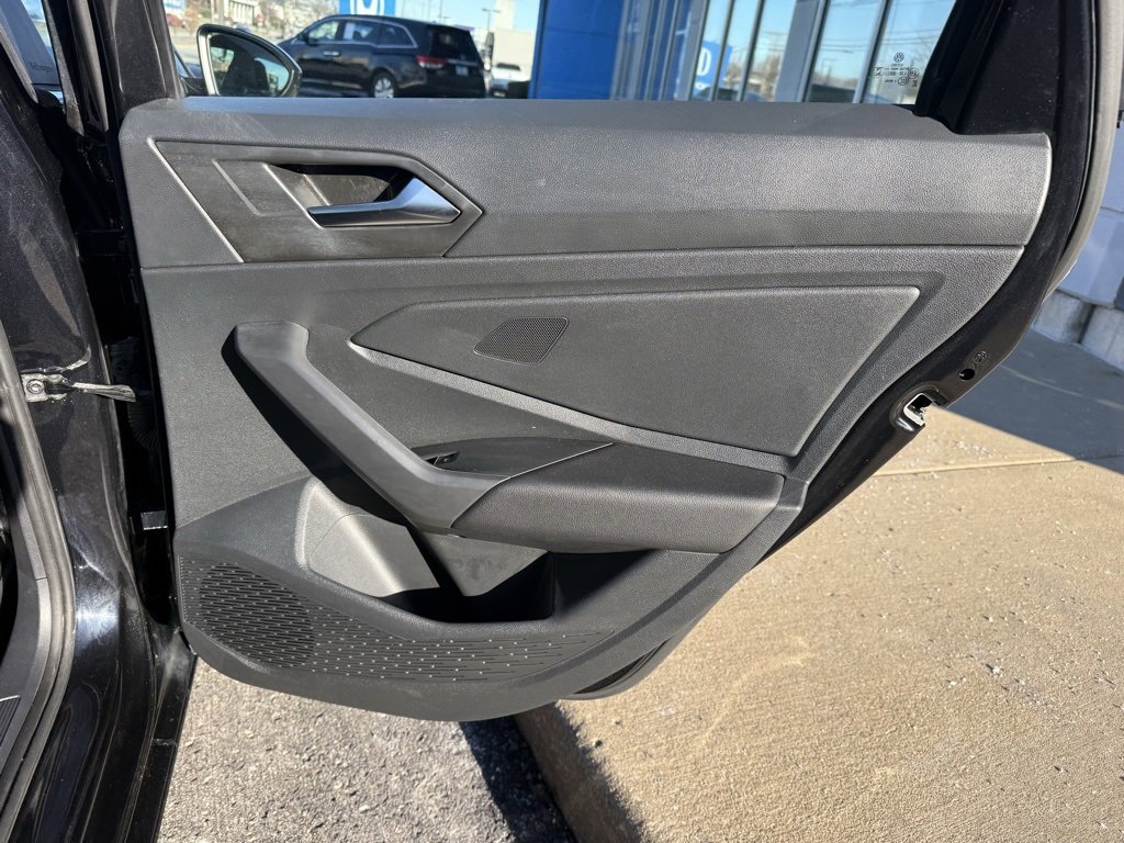 Used 2024 Volkswagen Jetta SE image 32