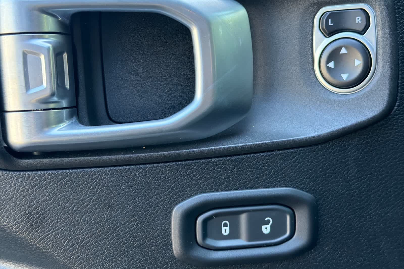 Used 2020 Jeep Wrangler Unlimited Sport S AWD/4WD image 15