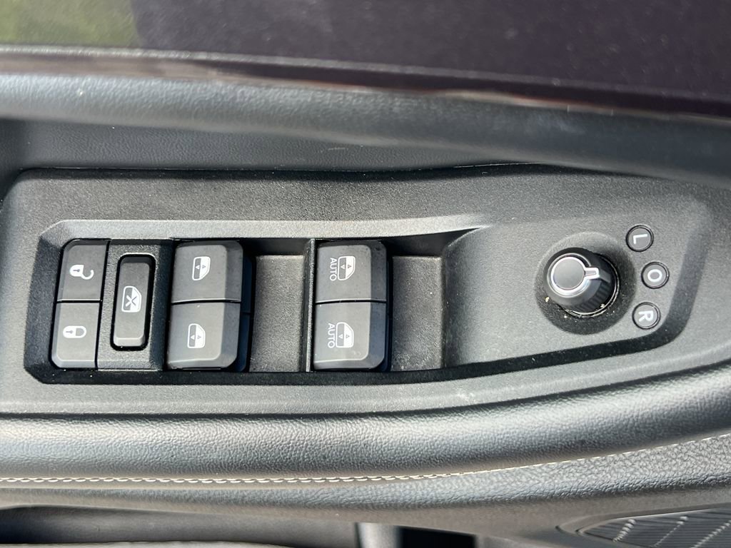 Used 2023 Jeep Grand Cherokee L Laredo image 14