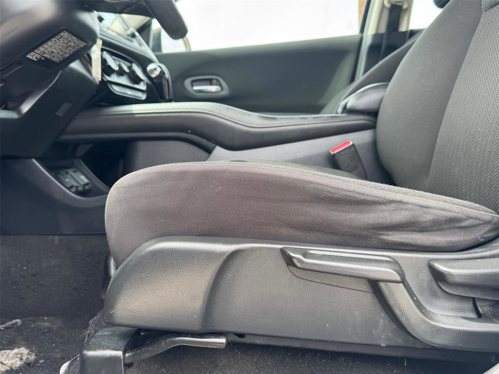 Used 2017 Honda HR-V LX image 21