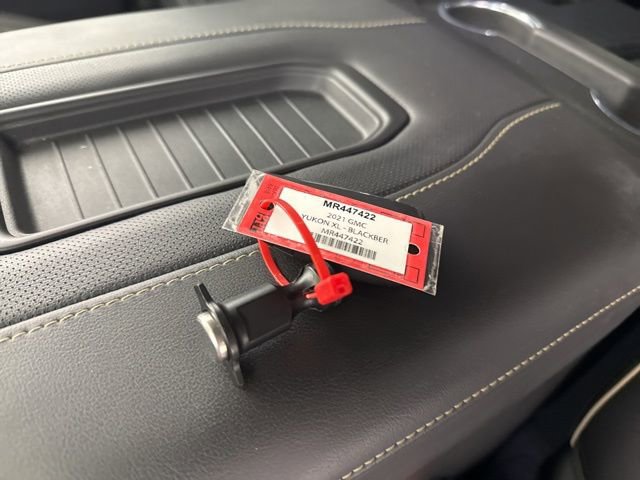 Used 2021 GMC Yukon XL SLT w/ SLT Premium Package image 32