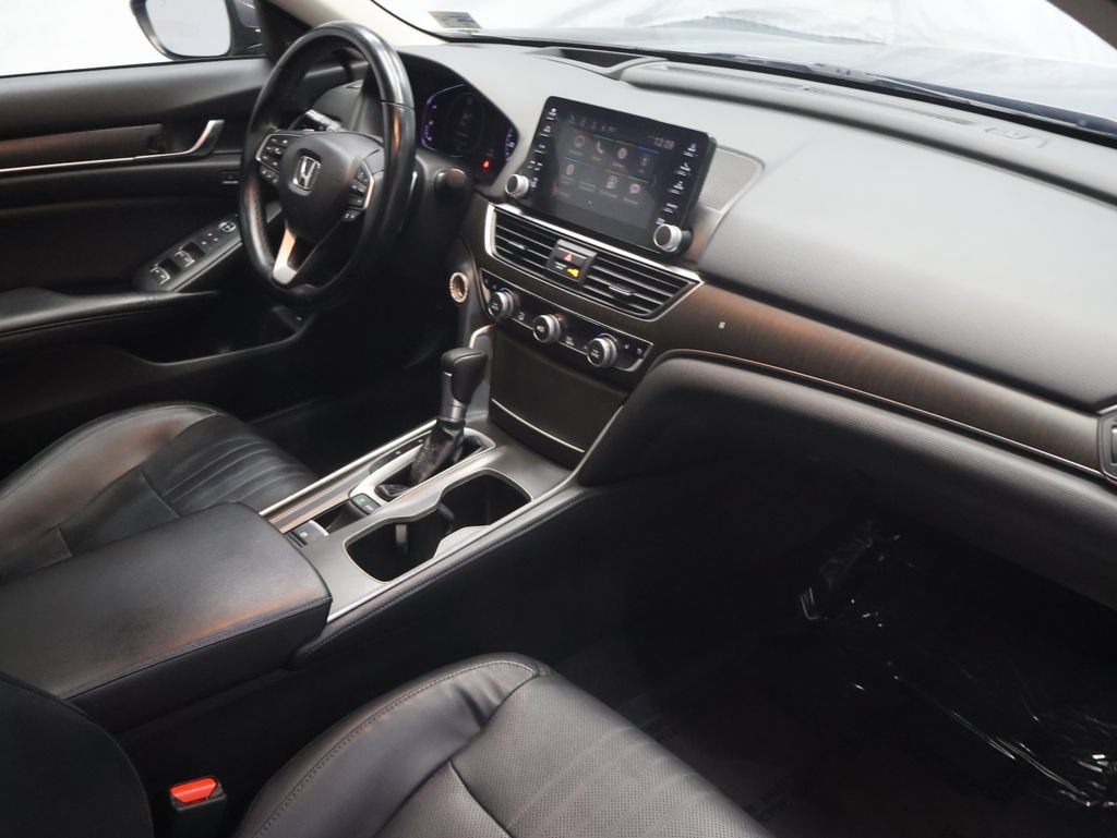 Used 2018 Honda Accord Touring image 10