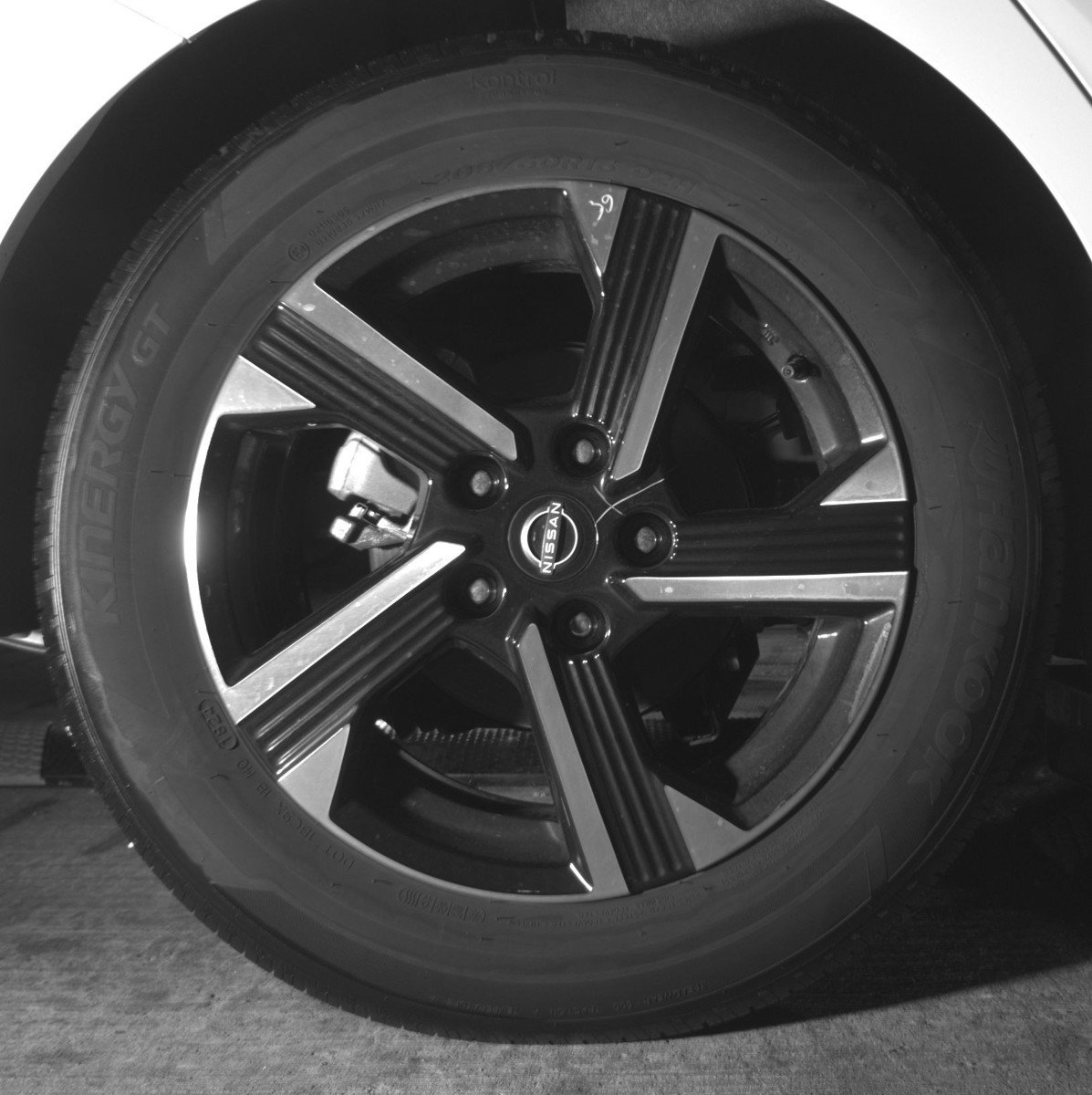 Used 2025 Nissan Sentra SV FWD image 15