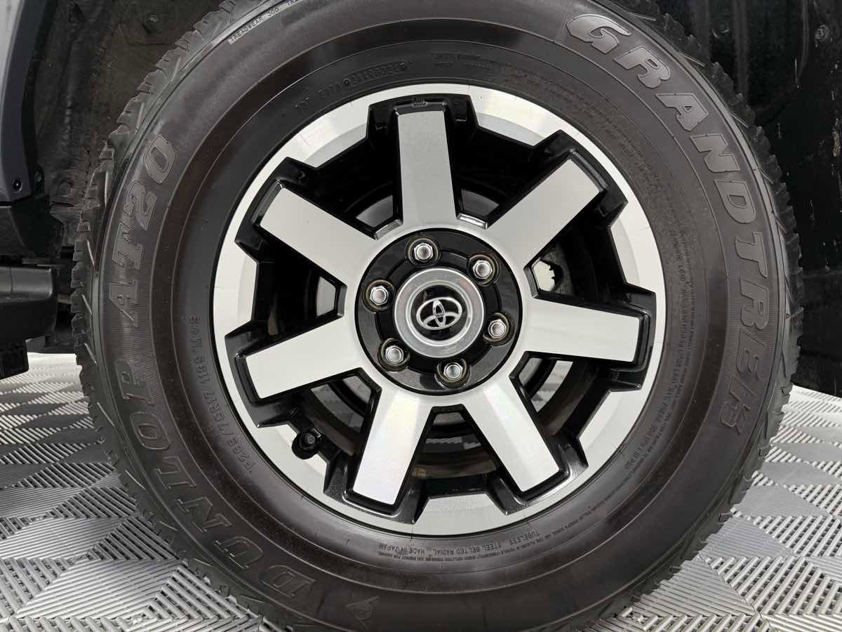 Used 2024 Toyota 4Runner TRD Off-Road image 31