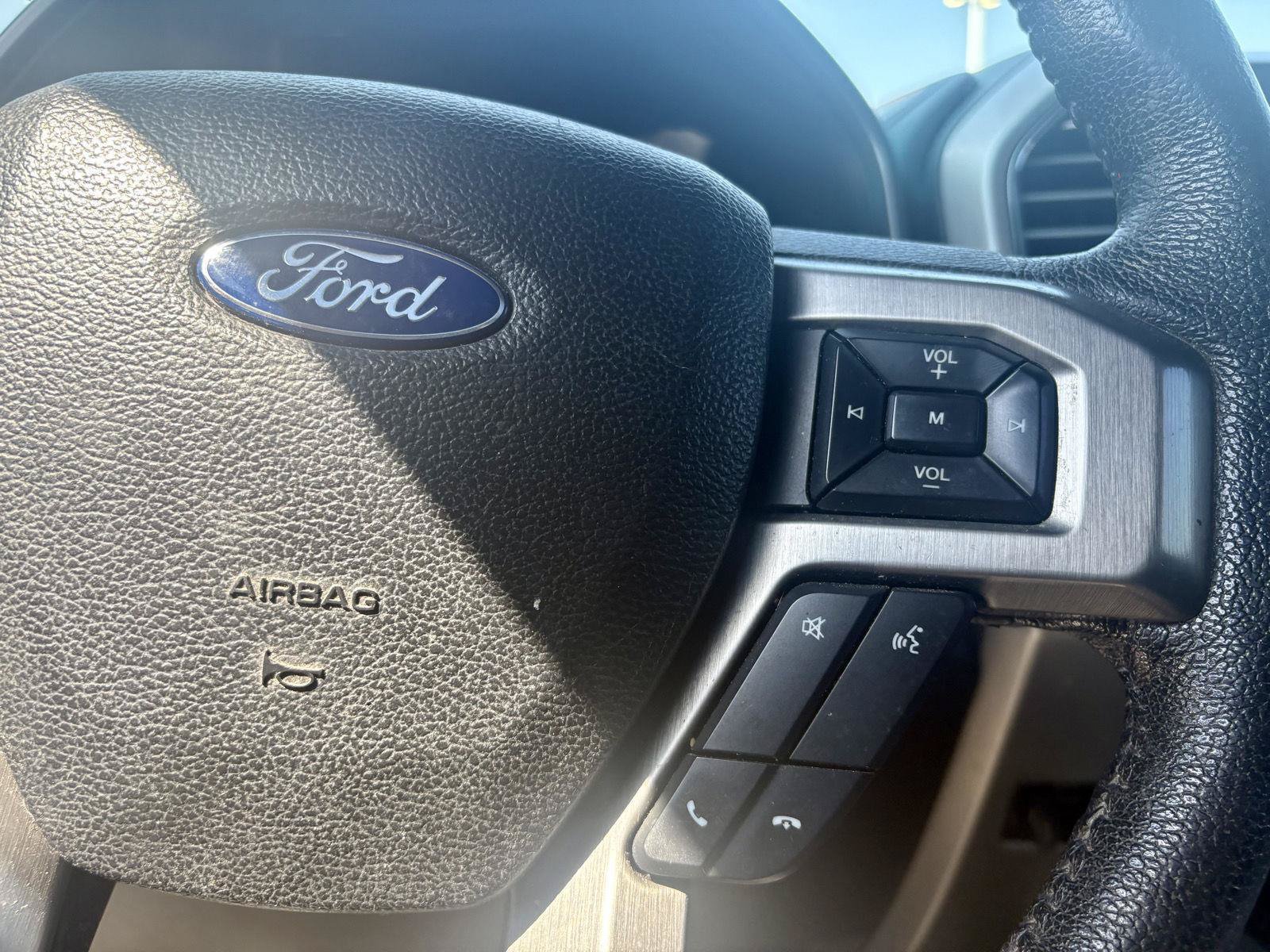 Used 2015 Ford F150 Platinum w/ Equipment Group 701A Luxury AWD/4WD image 26