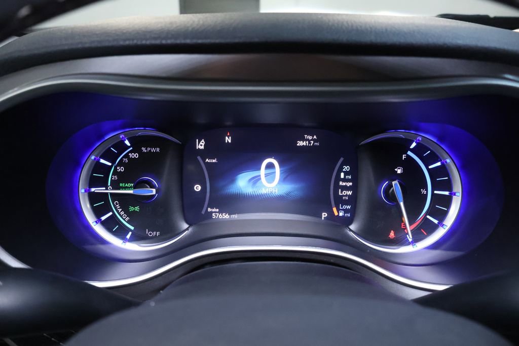 Used 2023 Chrysler Pacifica Touring-L image 22