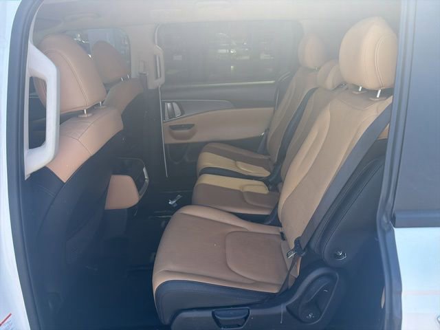 Used 2024 Kia Carnival LX image 5