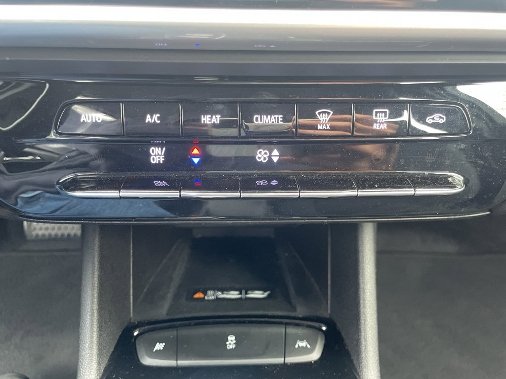 Used 2022 Chevrolet Bolt EUV LT FWD image 35