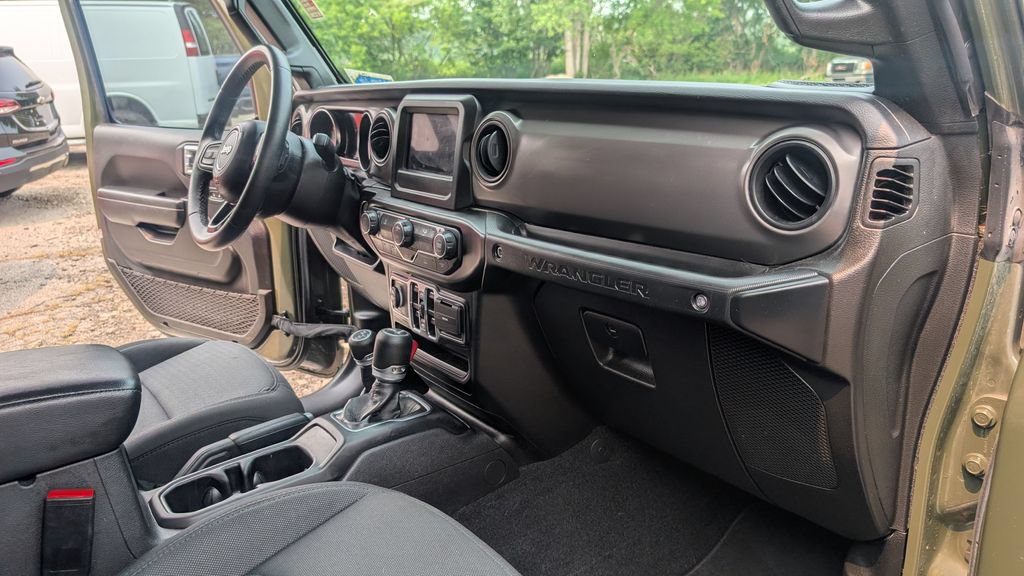 Used 2022 Jeep Wrangler Unlimited Sport AWD/4WD image 17