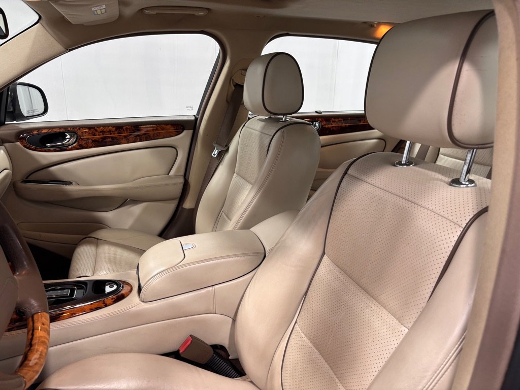 Used 2008 Jaguar XJ8 L image 12
