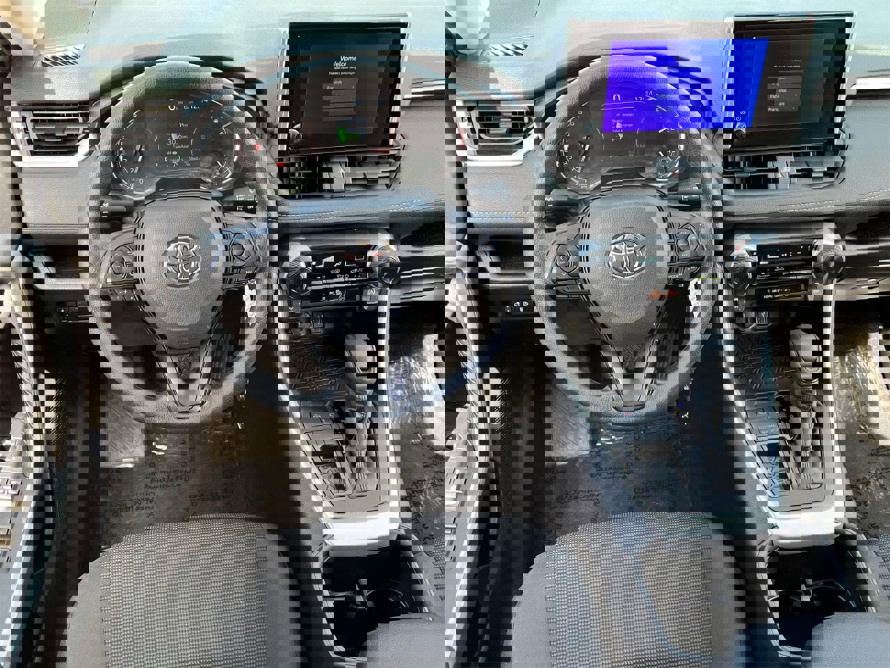 Used 2024 Toyota RAV4 LE image 10