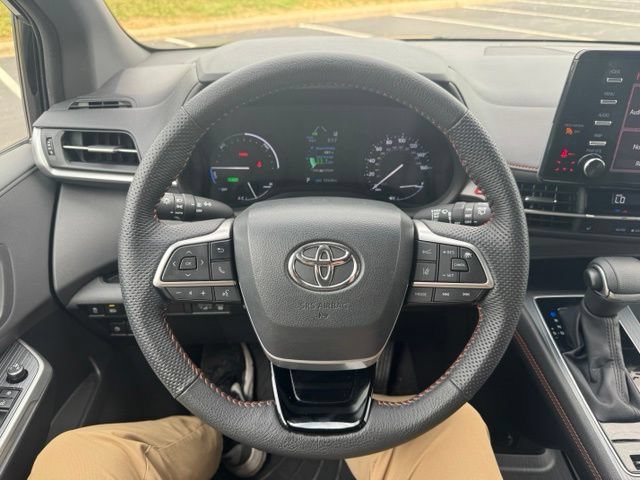 Used 2023 Toyota Sienna XSE AWD/4WD image 23