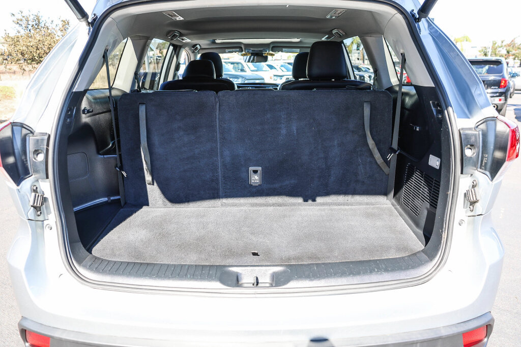 Used 2019 Toyota Highlander SE FWD image 29