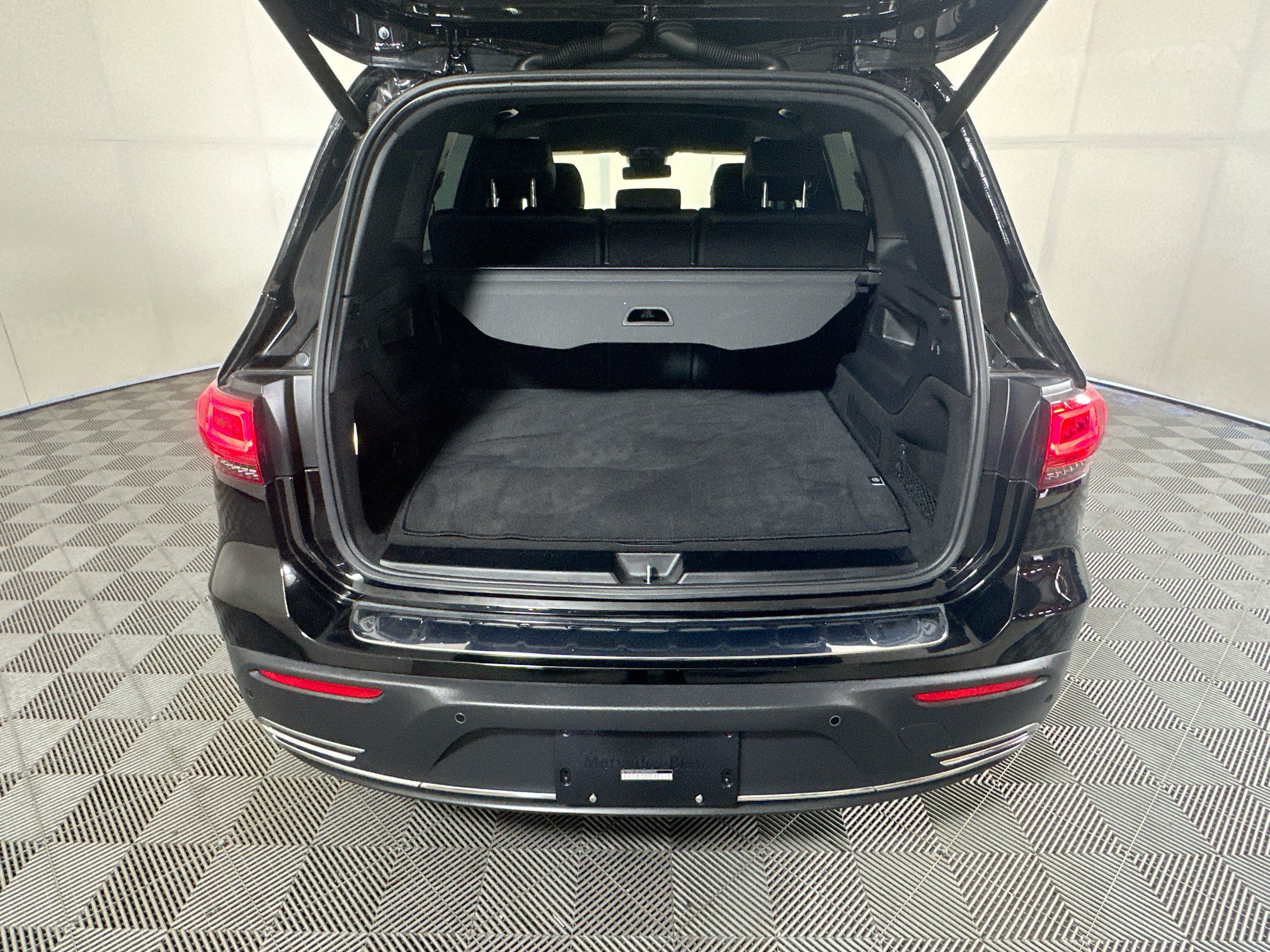 Used 2022 Mercedes-Benz EQB 350 4MATIC image 31