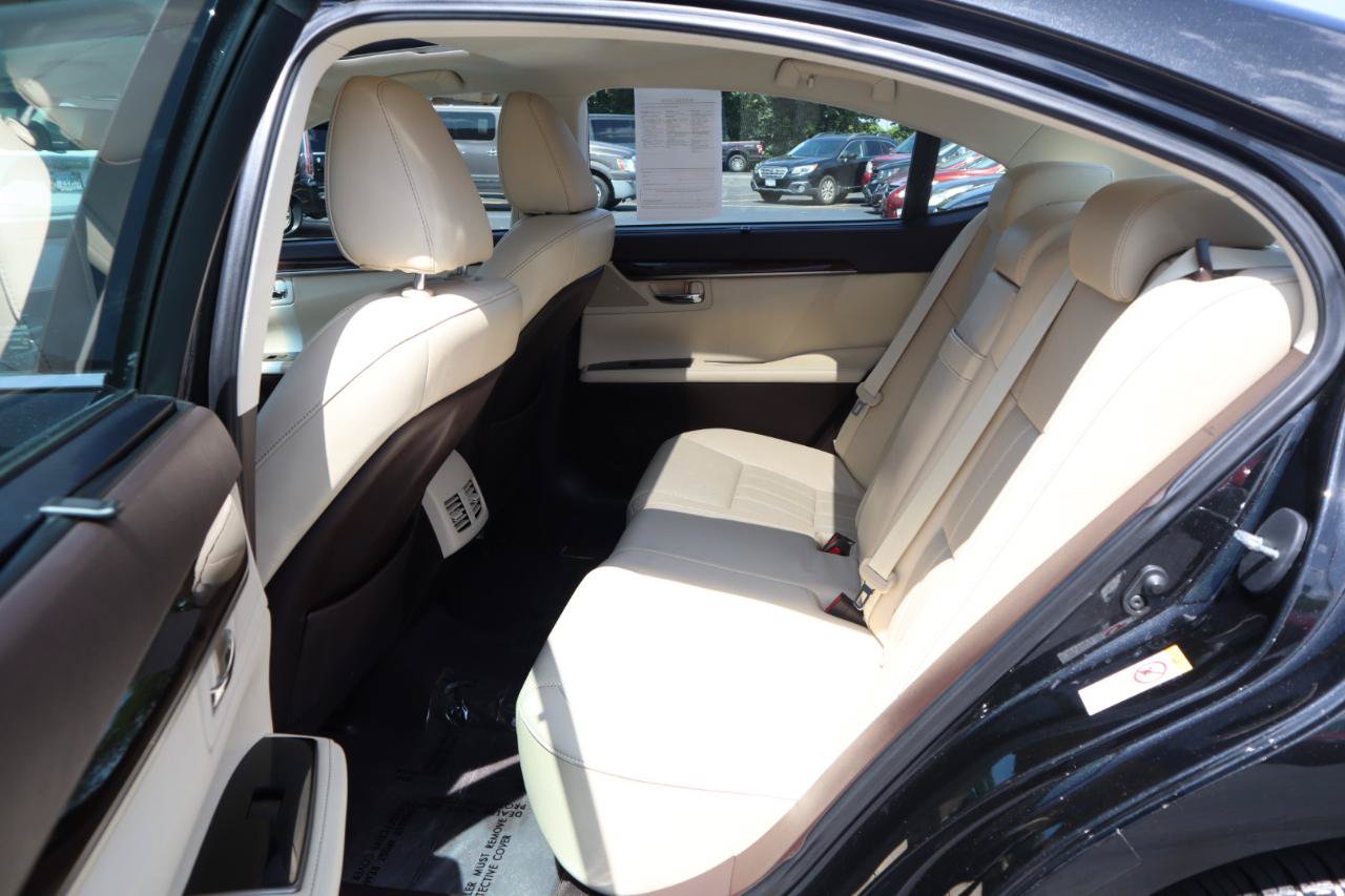 Used 2016 Lexus ES 350 w/ Ultra Luxury Package FWD image 14