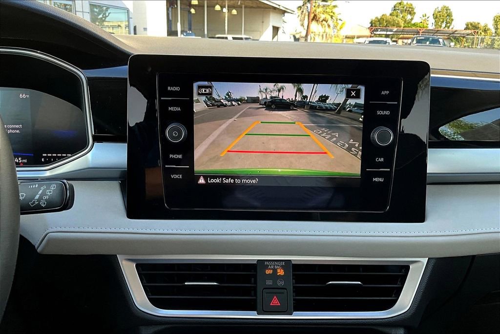 Used 2025 Volkswagen Taos SE image 12