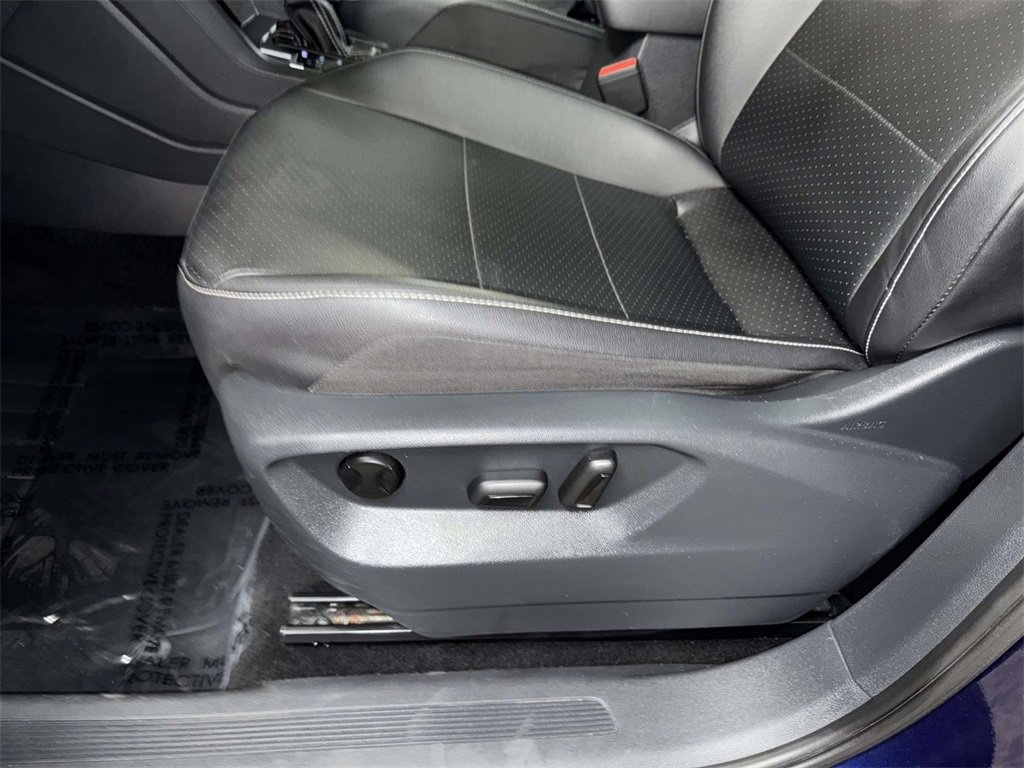 Used 2021 Volkswagen Tiguan SE image 3