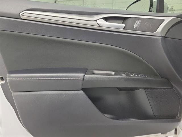 Used 2020 Ford Fusion SE image 13