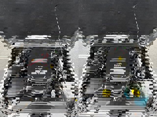 Used 2018 Jeep Wrangler Unlimited Rubicon w/ Connectivity Group image 19