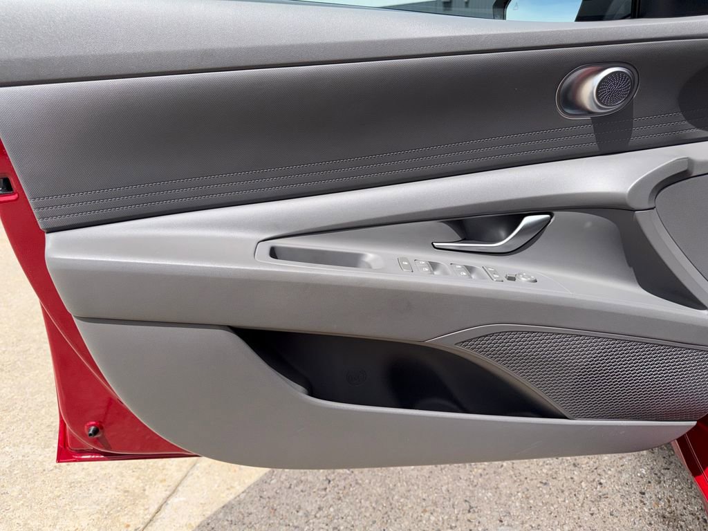 Used 2023 Hyundai Elantra SEL w/ Cargo Package image 12