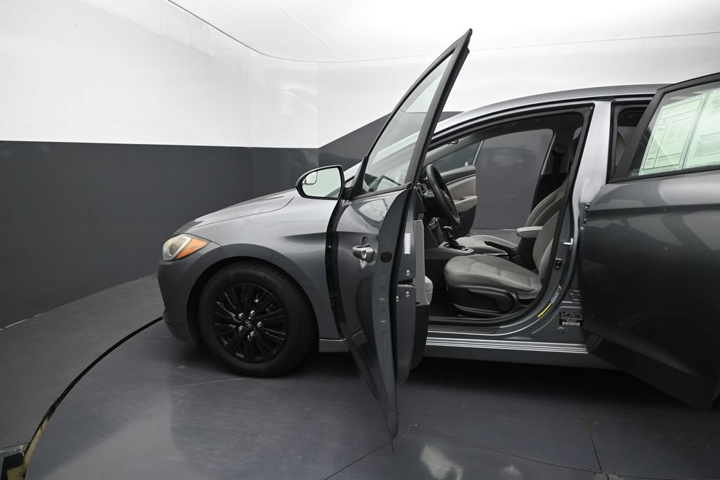 Used 2017 Hyundai Elantra SE FWD image 13