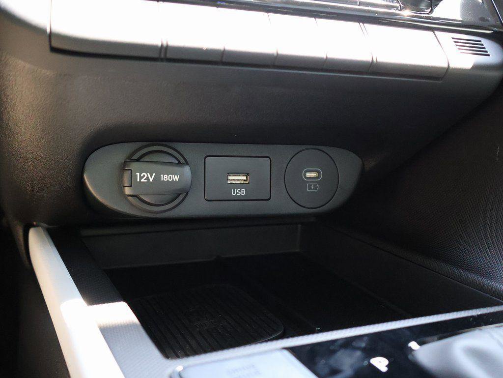 New 2025 Hyundai Elantra Limited image 39