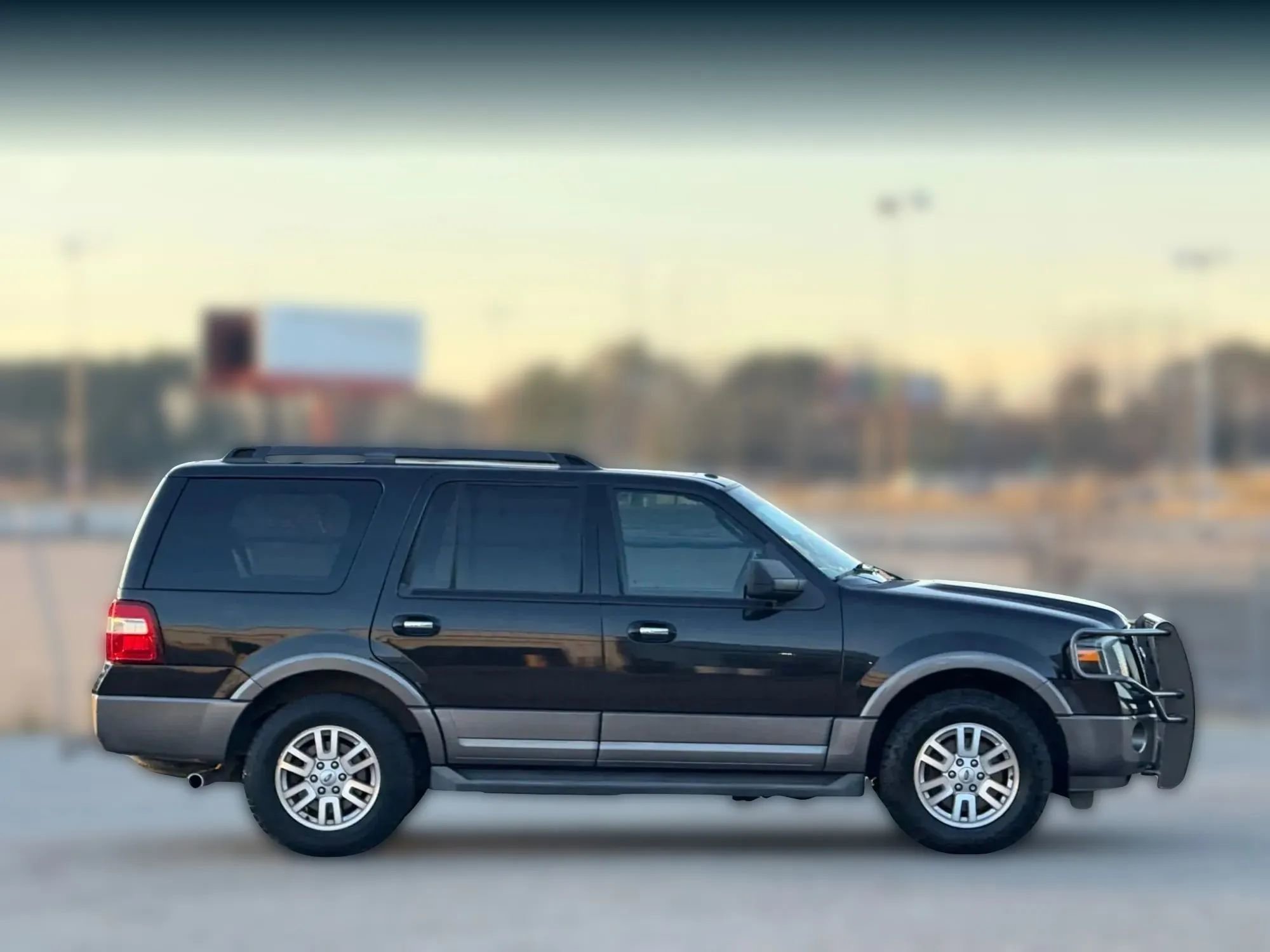 Used 2012 Ford Expedition XLT image 7