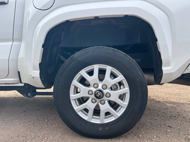Used 2025 Toyota Tacoma SR5 AWD/4WD image 13
