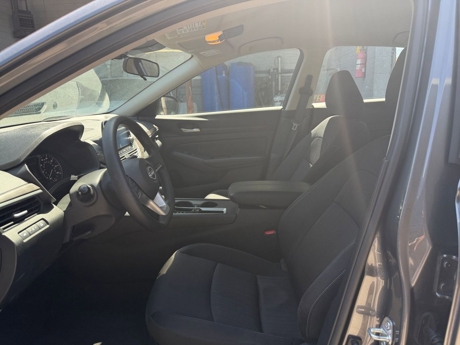 Used 2025 Nissan Altima 2.5 SV FWD image 27