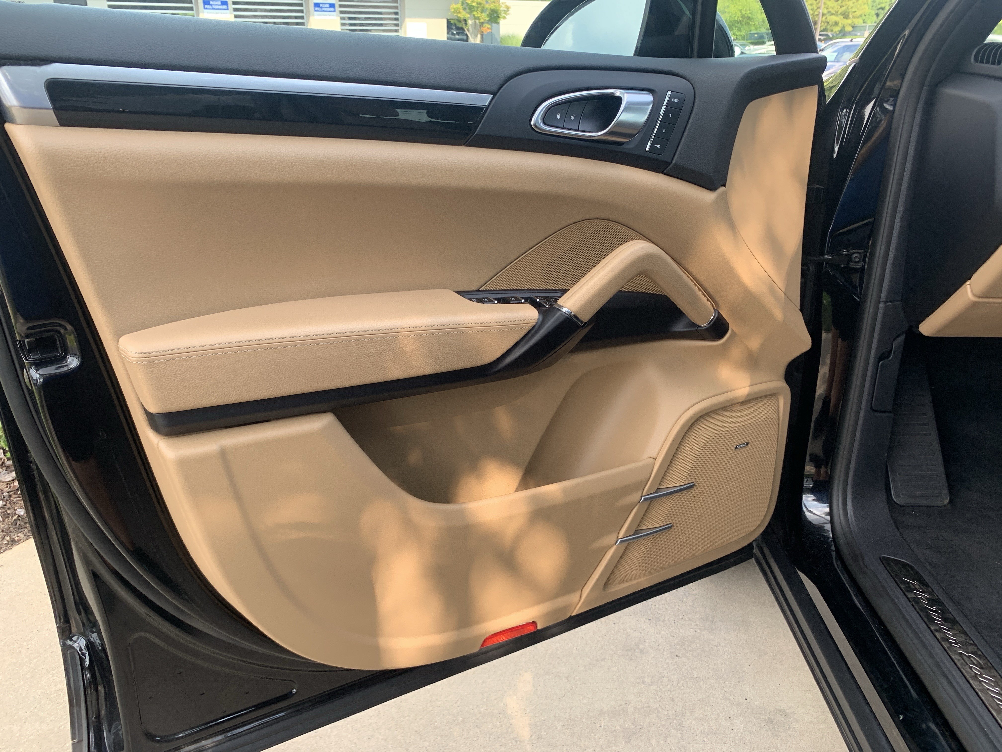 Used 2018 Porsche Cayenne Platinum Edition AWD/4WD image 14