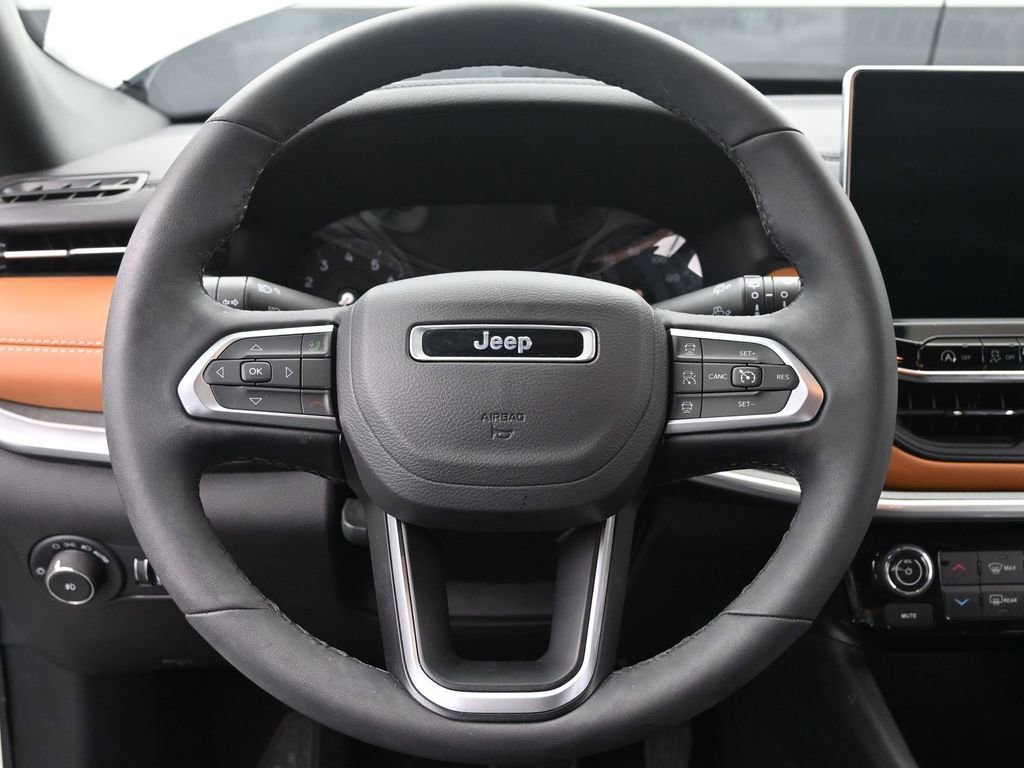 Used 2025 Jeep Compass Limited image 28