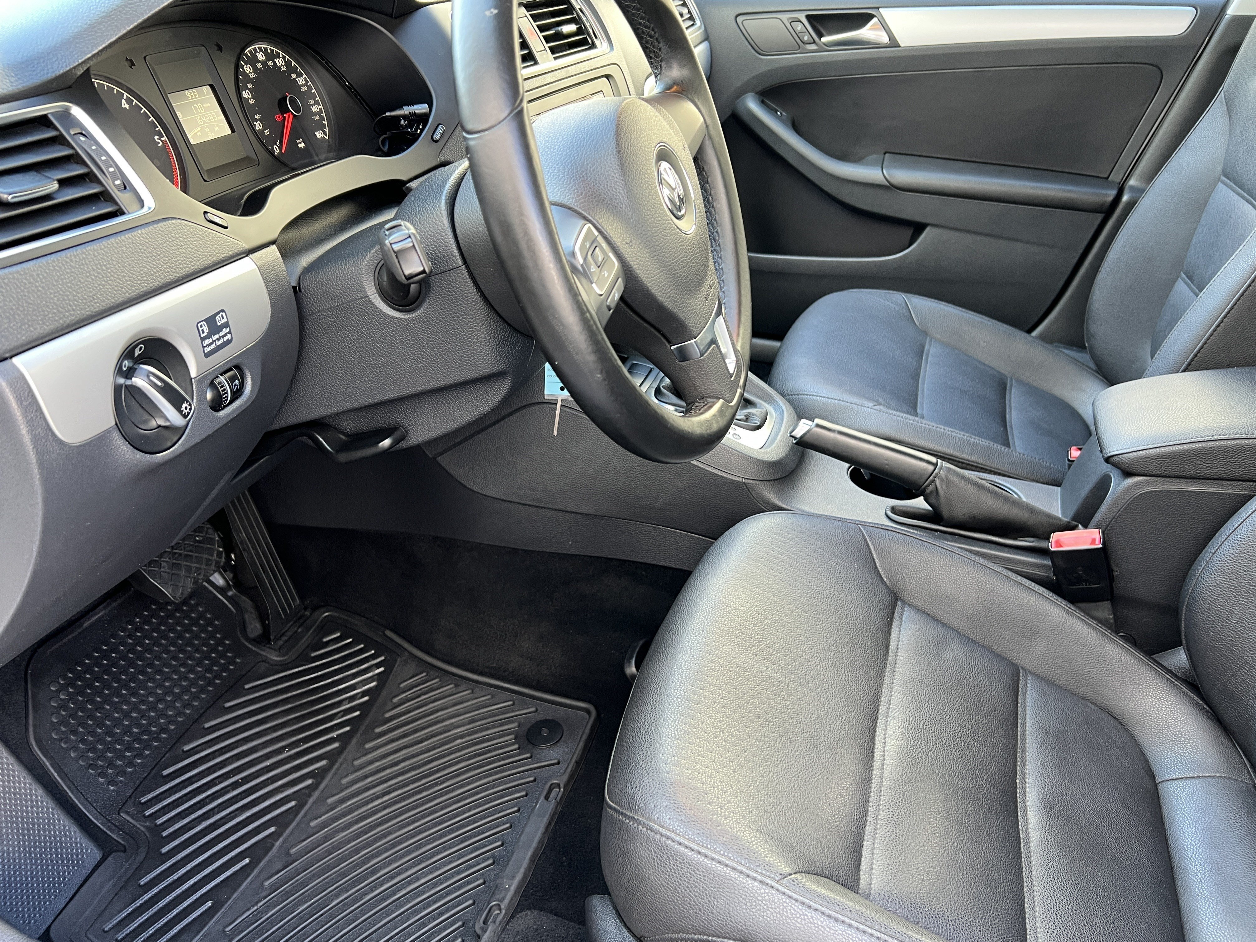 Used 2011 Volkswagen Jetta TDI FWD image 11