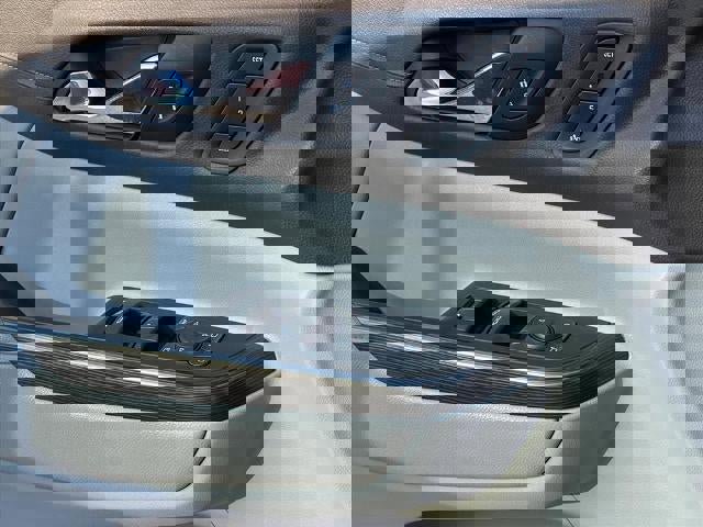 Certified 2022 GMC Acadia SLT w/ Technology Package image 23