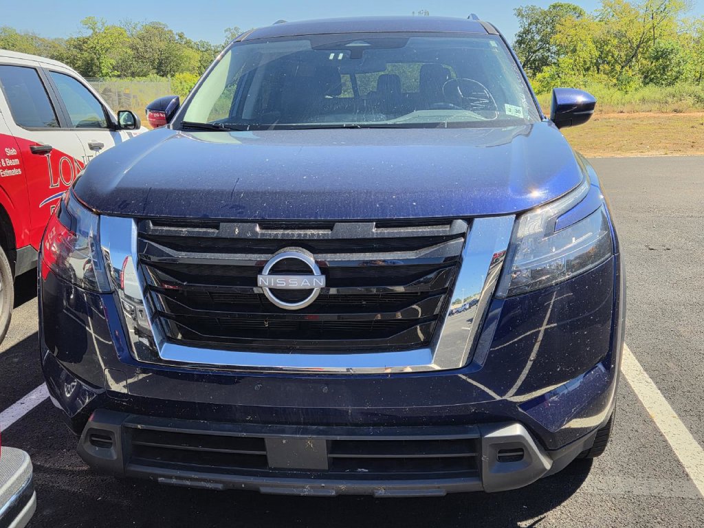 Used 2025 Nissan Pathfinder SV AWD/4WD image 2