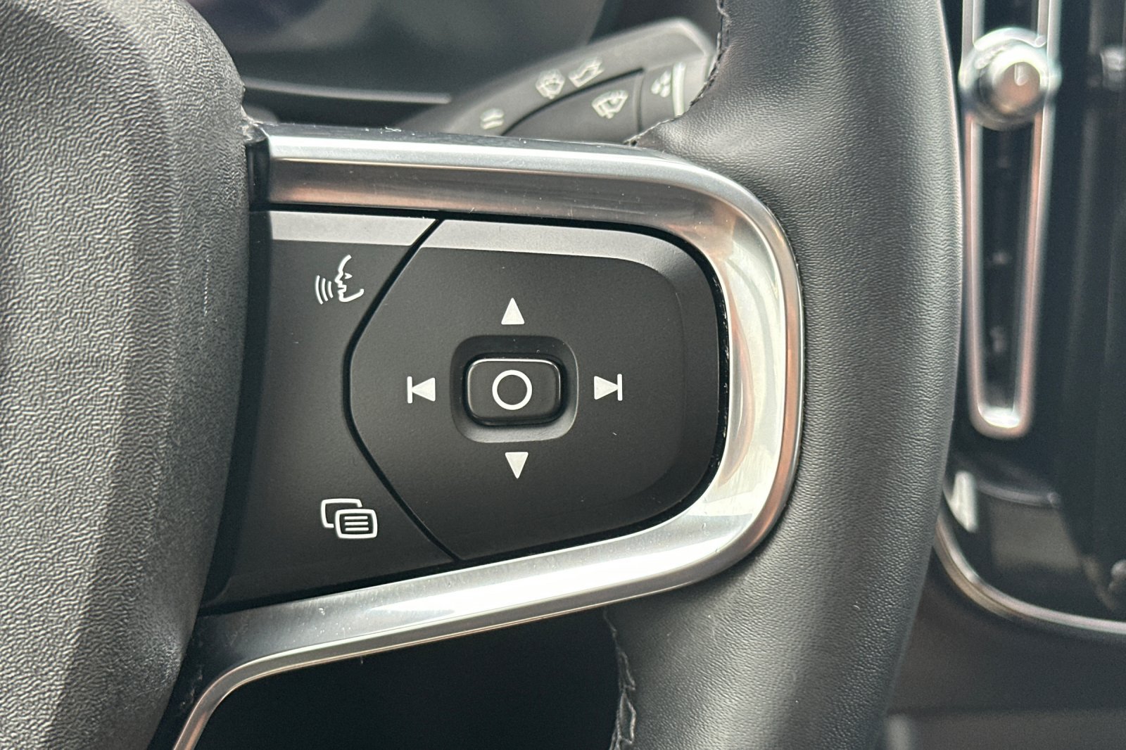 Certified 2023 Volvo C40 P8 Recharge Plus AWD/4WD image 28