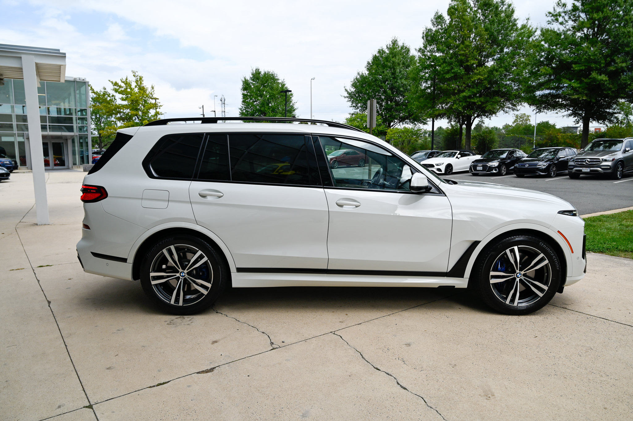Used 2023 BMW X7 xDrive40i w/ Executive Package AWD/4WD image 4