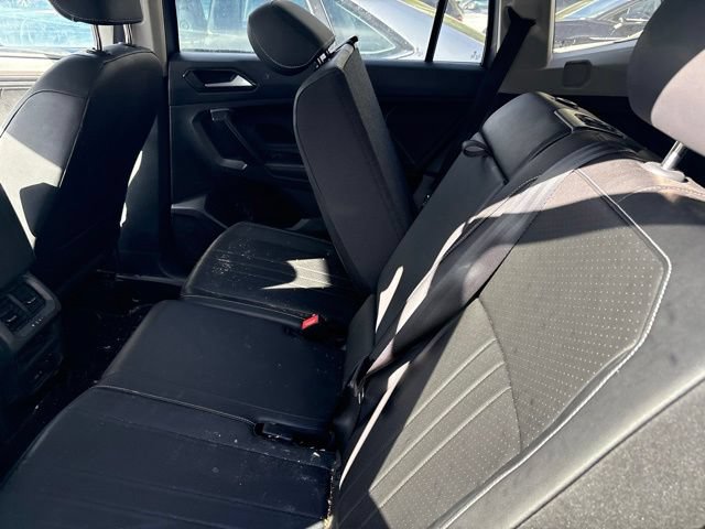 Used 2023 Volkswagen Tiguan SE w/ Panoramic Sunroof Package FWD image 8