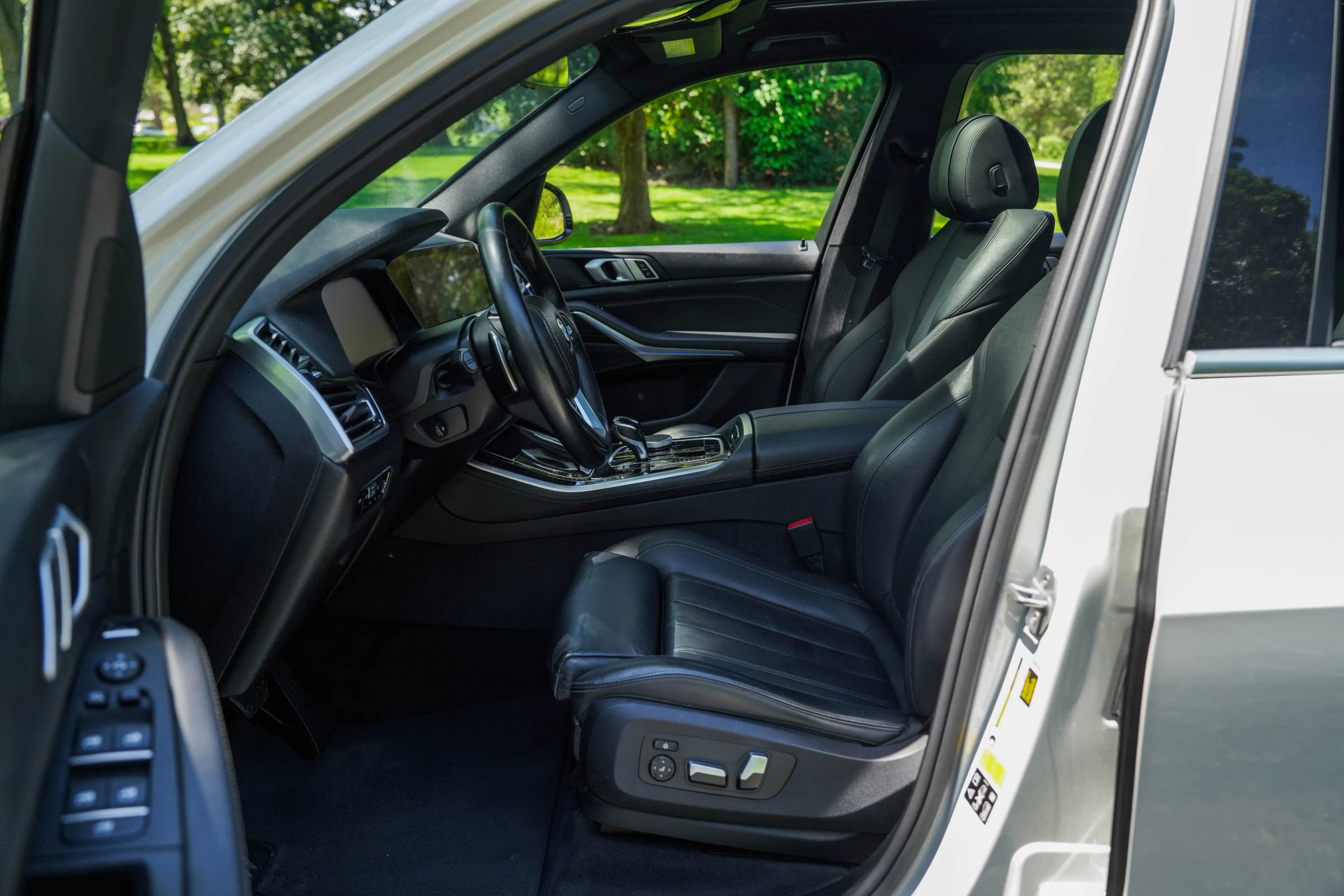 Used 2019 BMW X5 xDrive40i w/ Convenience Package AWD/4WD image 11