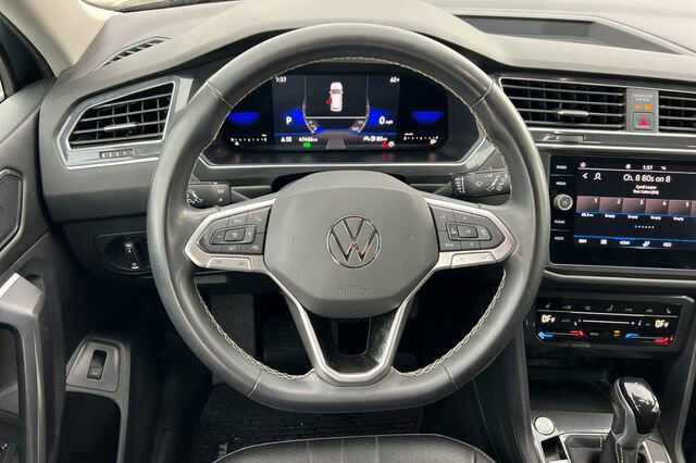 Certified 2022 Volkswagen Tiguan SE FWD image 14