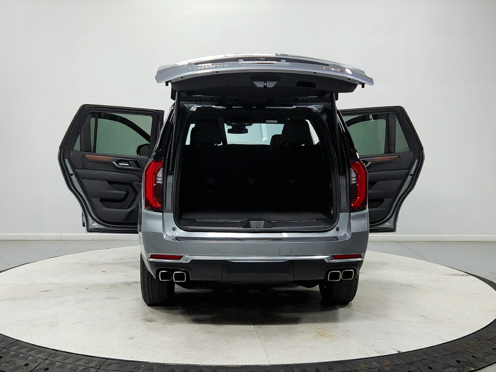 Used 2025 GMC Yukon Denali AWD/4WD image 15