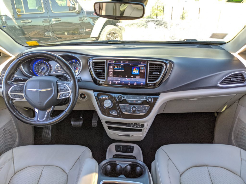 Used 2021 Chrysler Pacifica Touring-L FWD image 6