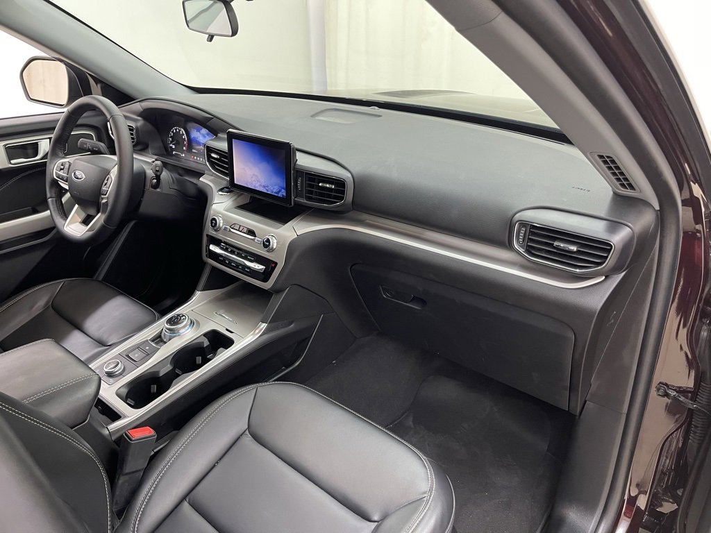 Used 2023 Ford Explorer XLT w/ Equipment Group 202A image 13