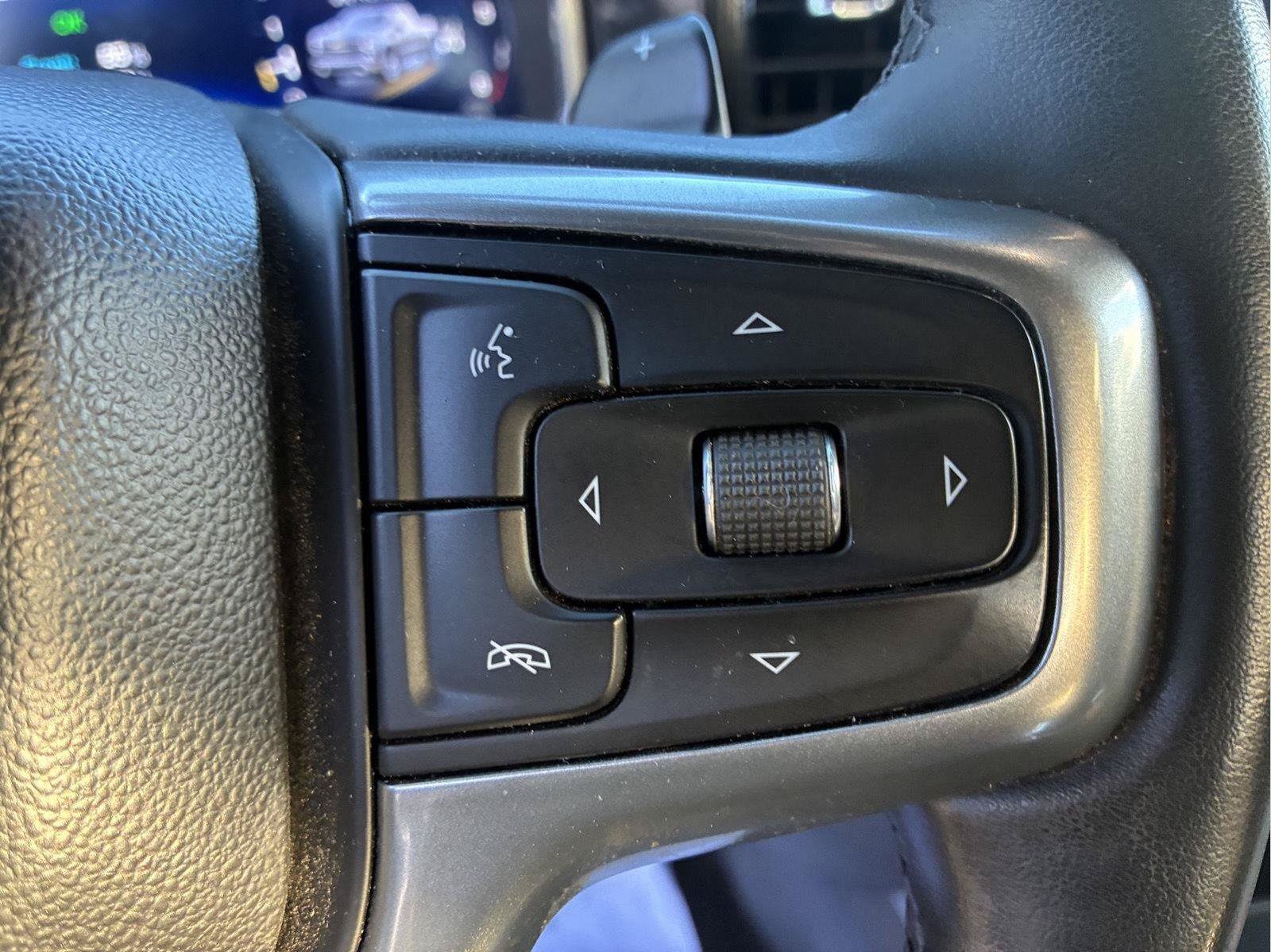 Used 2023 Chevrolet Silverado 1500 LT AWD/4WD image 20