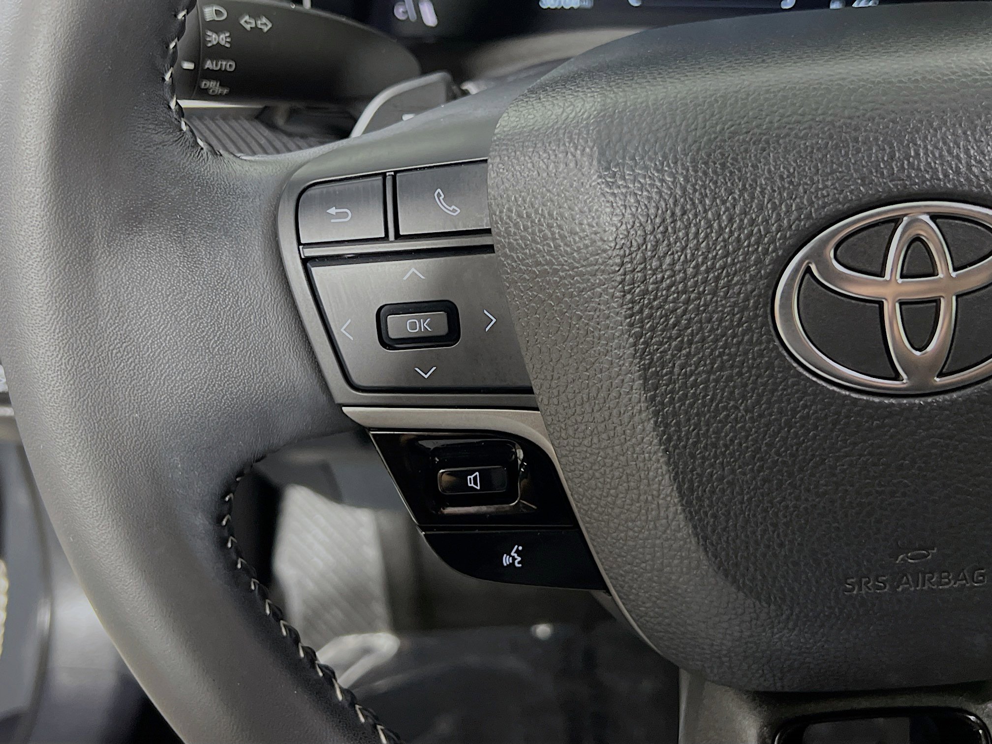 Used 2025 Toyota Camry SE w/ Multimedia Upgrade Package FWD image 19